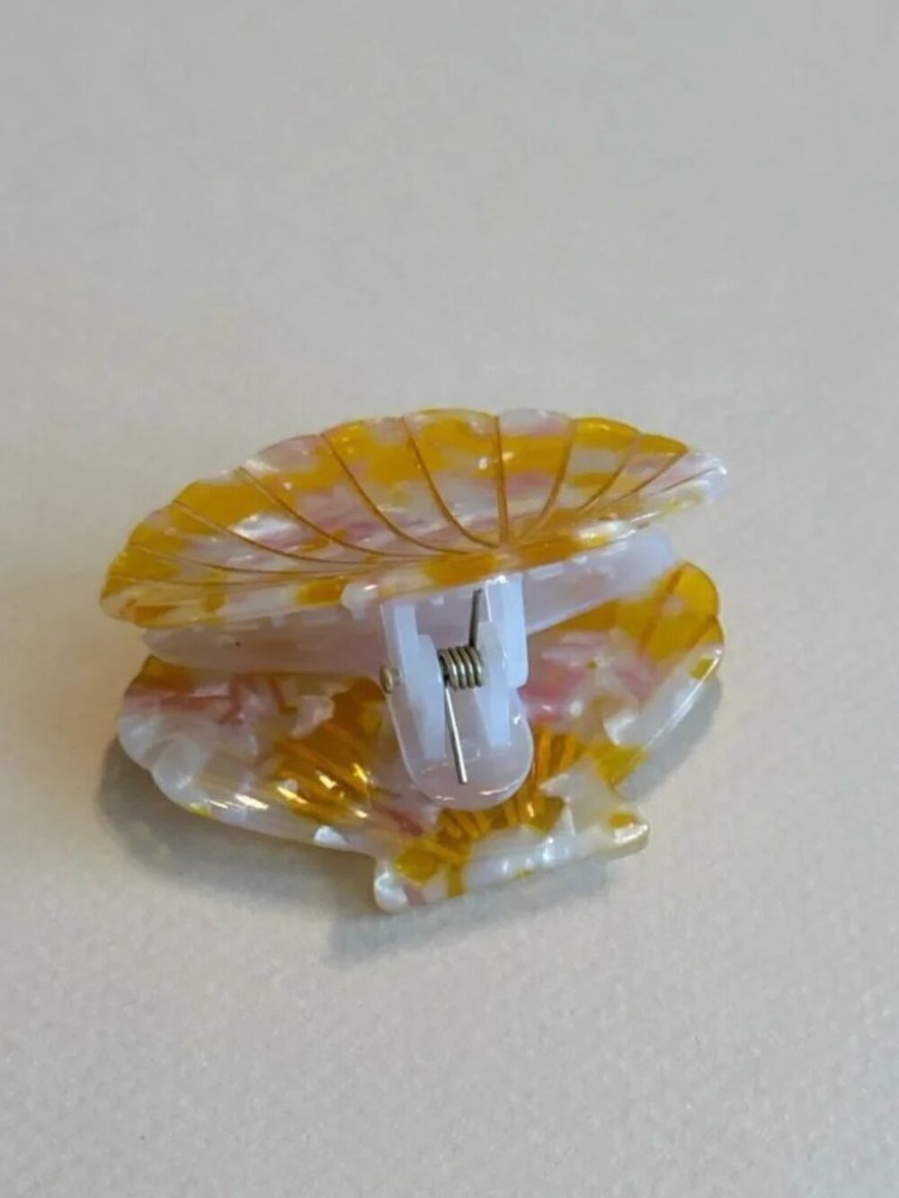 Shell ShapedHair Clip1557 - Picture 3 of 4